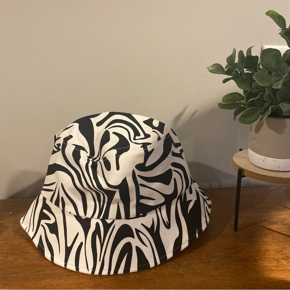 Bucket Hat NWT